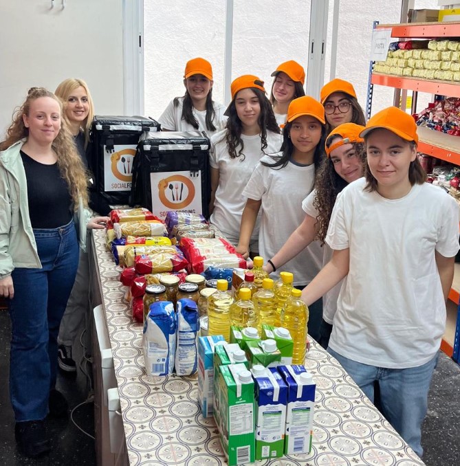 Donació alumnes Sagrat Cor amb Social Fooding